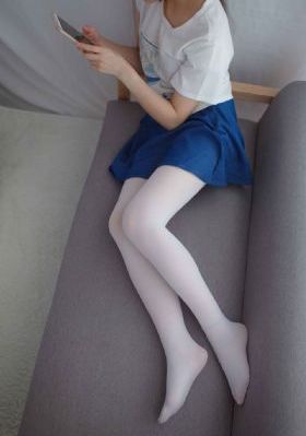 女生张开腿